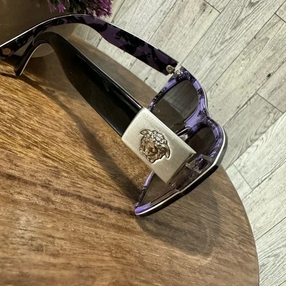 Versace ~ Mod4192 ~ Sunglasses black with purple accents